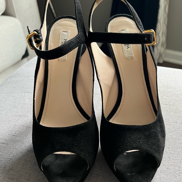 Prada Black Suede open toe Heels❤️ Very good condition … runs like a 9 - Picture 2 of 4